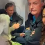 Bolsonaro tira foto e cumprimenta apoiadores antes de embarcar de Brasília para o Rio de Janeiro | Foto: Reprodução/Redes sociais
