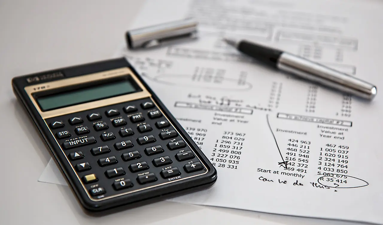 Calculadora, em alusão às contas que pessoas fazem na hora de calcular imposto sobre herança. Doação é alternativa