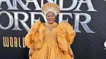 Foto de Connie Chiume, atriz de Pantera Negra