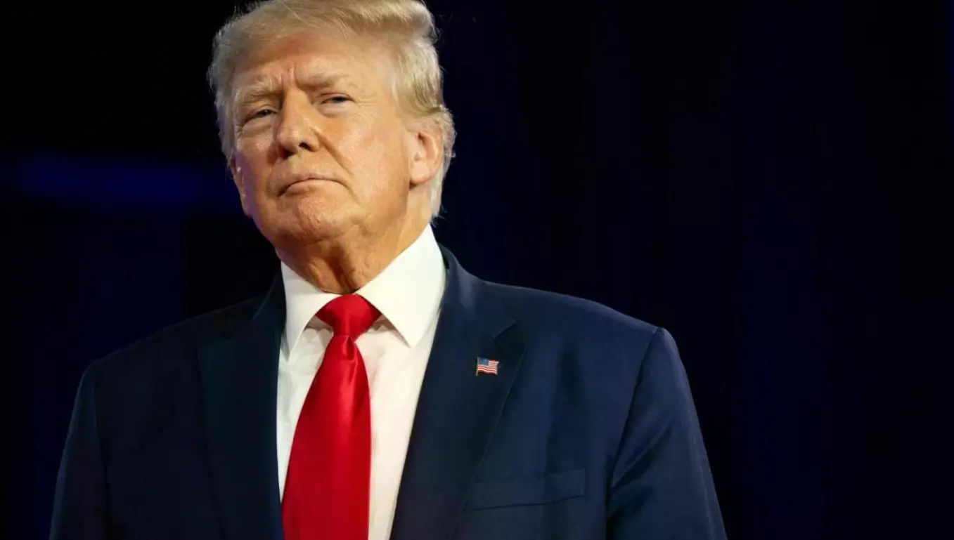 Irã hackeou campanha presidencial de Donald Trump, diz FBI