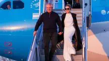 O ex-presidente argentino Alberto Fernández e Fabíola Yuñes, em visita a Nova York, no ano passado. Foto: Reprodução/Redes Sociais @fabiolaoficialok