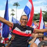 Genival Deolino em meio aos populares no dia da convenção que o confirmou como candidato à reeleição de Santo Antônio de Jesus (BA) | Foto: Divulgação/Flickr do candidato