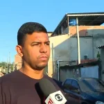 Foto de homem dando entrevista para a Globo