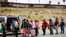Ordem judicial no Texas suspende programa de imigração nos EUA