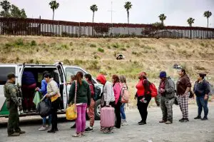 Ordem judicial no Texas suspende programa de imigração nos EUA