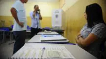 Registro de um trabalho de mesário do dia da eleição