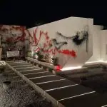 ativistas ambientais jogam tinta em mansão de Messi