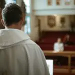 Depois de filmar abuso de menores, Padre do AM força aborto e enterra feto no quintal