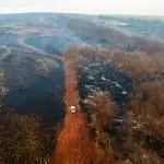 Vista aérea da zona sul da cidade de Ribeirão Preto, na manhã deste domingo (25), mostra o resultado dos incêndios florestais que atingem o Estado de Estado de São Paulo | Foto: Thiago Calil/AGIF - Agência de Fotografia/ Estadão Conteúdo; Sobe para 4 o número de presos por causar incêndios no Estado de São Paulo