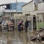 Meses depois das enchente no RS, famílias continuam acampadas em estrada