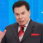 Silvio Santos em ação no palco do SBT