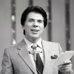 Silvio Santos, ainda nos tempos da TV em preto e branco, durante apresentação de edição do programa Show de Calouros | Foto: Detinho Oliveira/Arquivo/SBT