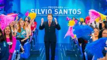 Silvio Santos no meio do auditório de seu programa na televisão | Foto: Divulgação/SBT