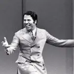 Silvio Santos em ação como apresentador de TV — ainda nos tempos de imagens em preto e branco