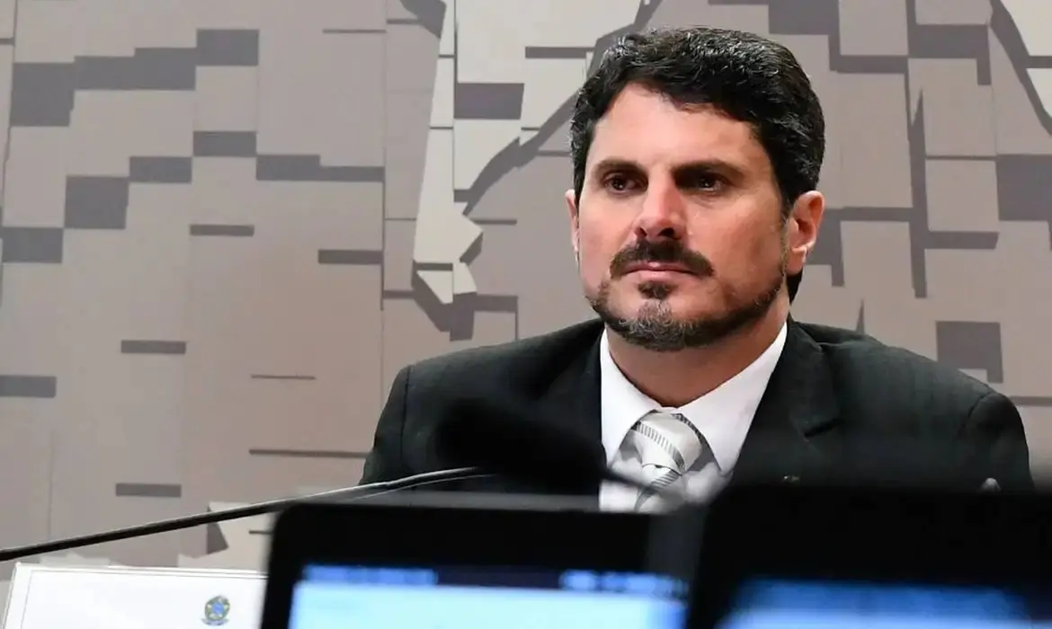 Marcos do Val é investigado por possível obstrução de Justiça, depois de divulgar fotos do delegado Fábio Schor, que conduz investigações contra o ex-presidente Jair Bolsonaro (PL-RJ) | Foto: Reprodução/Agência Senado