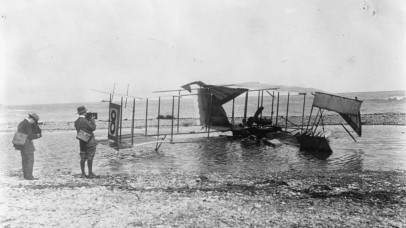 Avião de Dartnell se desmontou durante o pouso | Foto: Wikimedia Commons/Biblioteca do Congresso dos Estados Unidos