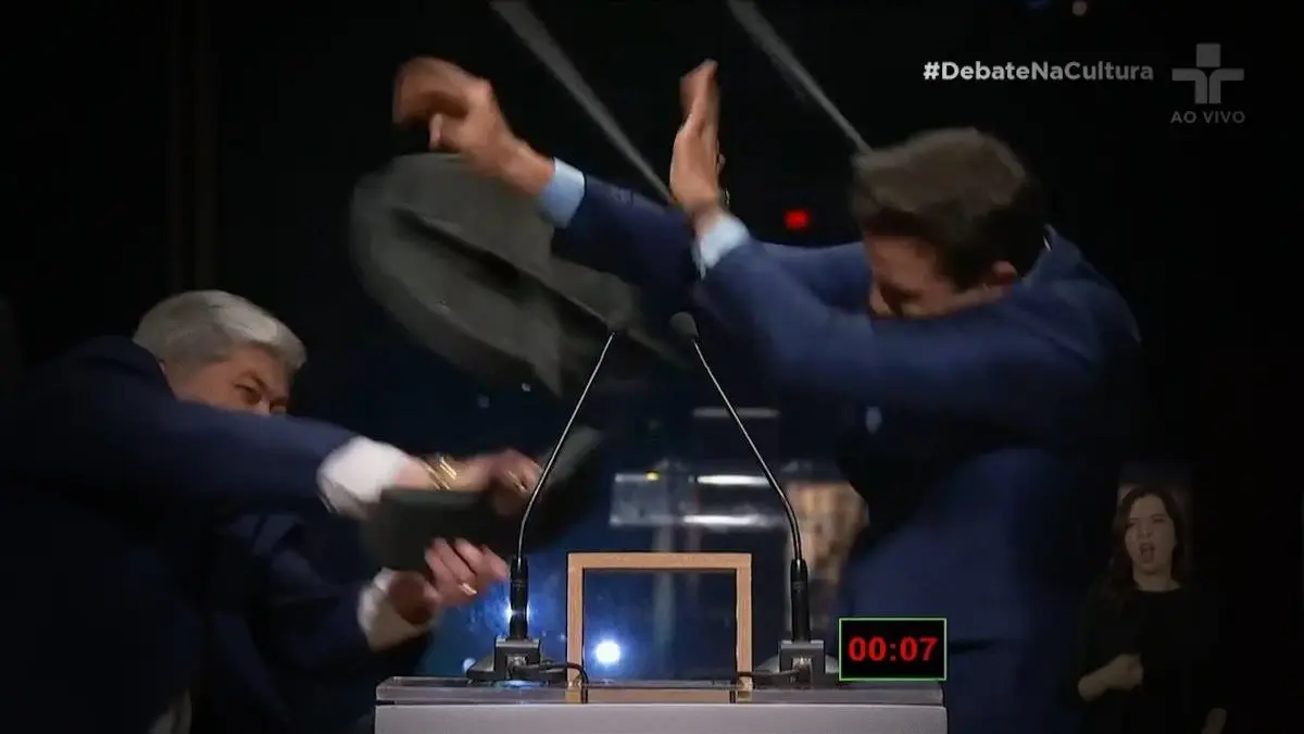 Datena arremessou uma cadeira contra Pablo Marçal durante debate | Foto: Reprodução/TV Cultura