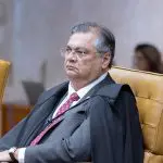 O ministro do STF Flávio Dino, em sessão plenária na Casa; ele criticou a demora do governo Lula em ações contra queimadas no Brasil