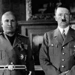 À esq., Benito Mussolini. ditador da Itália fascista, e Adolf Hitler, ditador da Alemanha nazista