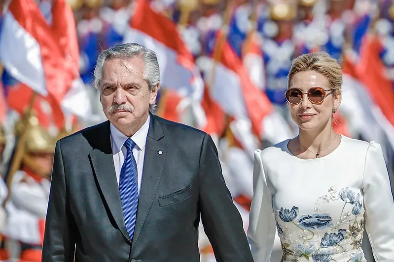 Alberto Fernández e Fabiola Andrea Yáñez, durante cerimônia de chegada ao Brasil - 26/6/2023 | Ricardo Stuckert/PR