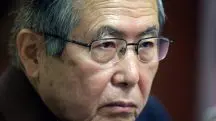 O ex-presidente peruano Alberto Fujimori assiste a seu julgamento na Sede Especial da Polícia em Lima, Peru - 30/6/2008 | Foto: Mariana Bazo/Reuters