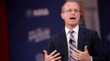 Brendan Carr, em discurso na Conferência de Ação Política Conservadora (CPAC) de 2018, em National Harbor, Maryland | Foto: Gage Skidmore/Flickr