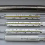 Os instrumentos afetados pela resolução contêm uma coluna transparente com mercúrio e são usados para medir a temperatura corporal e a pressão arterial em diagnósticos de saúde | Foto: Divulgação/Anvisa