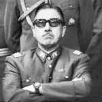 Augusto Pinochet dá golpe no Chile