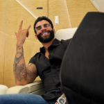 Gusttavo Lima dentro de avião particular