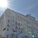 Fachada do Copacabana Palace, um hotel icônico do Rio de Janeiro