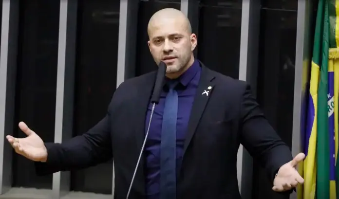 De acordo com Paulo Faria, Alexandre de Moraes viola a Lei 9455/97 — que define os crimes de tortura —, ao não progredir a pena de Daniel Silveira | Foto: Divulgação/Câmara dos Deputados