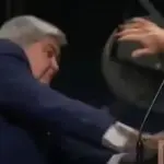 Datena agride Pablo Marçal com cadeira