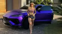 Deolane Bezerra com Lamborghini