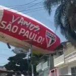 Dirigível do São Paulo, em queda sobre casas, em Osasco