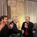 Os empresários Mário Garnero (segundo à esquerda) e Eike Batista (com microfone) assinam memorando para projetos, durante evento em São Paulo | Foto: Divulgação/Protagonistas do Brasil