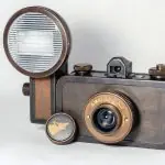 A invenção do flash fotográfico teve um papel crucial na evolução da fotografia, de maneira que permitiu capturar imagens em ambientes com pouca luz | Foto: Reprodução/PixNio