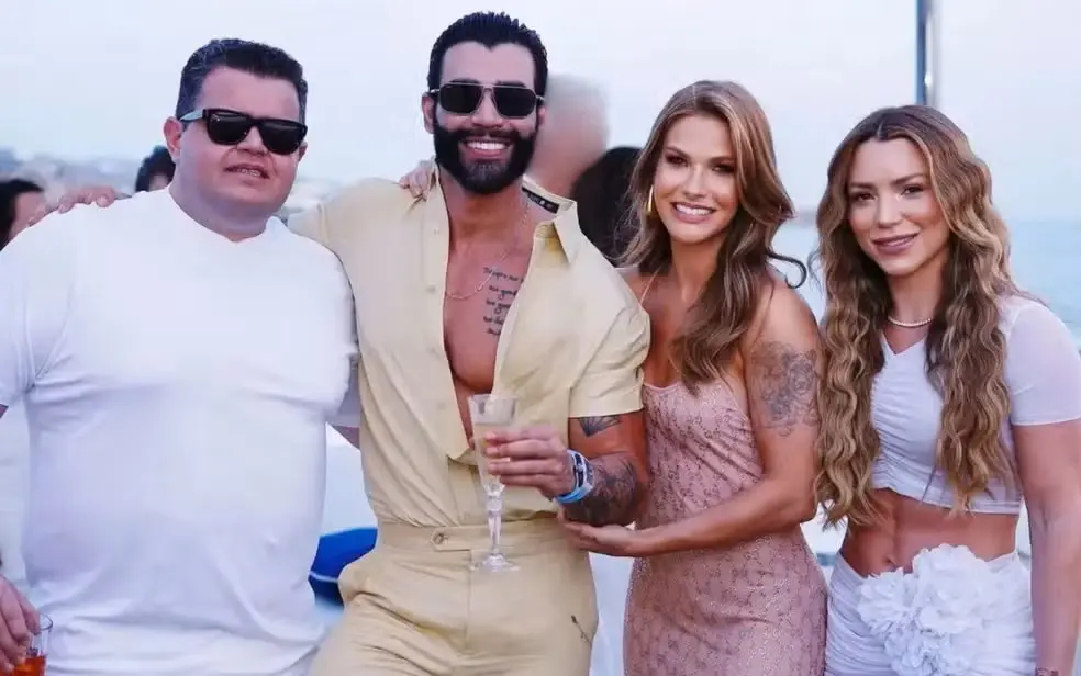 Gusttavo Lima e mulher, ao lado de casal foragido da Justiça brasileira