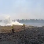 O vento forte e a proximidade entre barracas com teto de palha facilitaram a propagação do incêndio | Foto: Divulgação/Ascom CBMTO