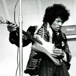 Jimi Hendrix no parque de diversões Gröna Lund em Estocolmo, Suécia, 24 de maio de 1967.