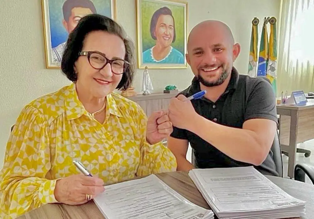 A prefeita de Canindé, Rozário Ximenes, e Kledeon Paulino