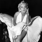 A cena do vestido levantado tornou-se um dos momentos mais emblemáticos do cinema, de maneira a enfatizar a sensualidade e o carisma de Marilyn Monroe | Foto: Reprodução/Wikimedia Commons