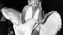 A cena do vestido levantado tornou-se um dos momentos mais emblemáticos do cinema, de maneira a enfatizar a sensualidade e o carisma de Marilyn Monroe | Foto: Reprodução/Wikimedia Commons