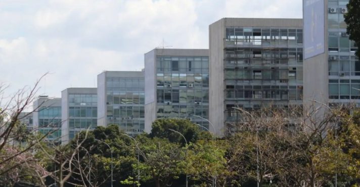 Número de servidores públicos cresce no governo Lula