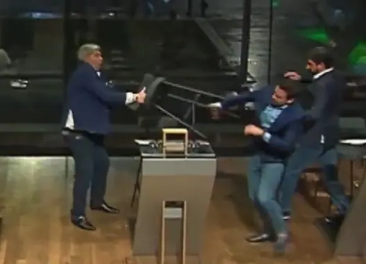 Momento da agressão de Datena a Pablo Marçal no debate da TV Cultura
