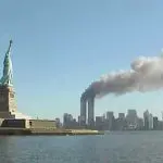 Ataques de 11 de setembro na cidade de Nova York: vista do World Trade Center e da Estátua da Liberdade. (Imagem: US National Park Service)