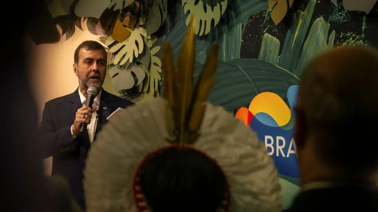 O presidente da Embratur, Marcelo Freixo, é um dos integrantes do governo que estão em Nova York, mas não aparecem na lista oficial da comitiva levada por Lula | Foto: Divulgação/Embratur