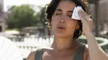 Mulher durante onda de calor