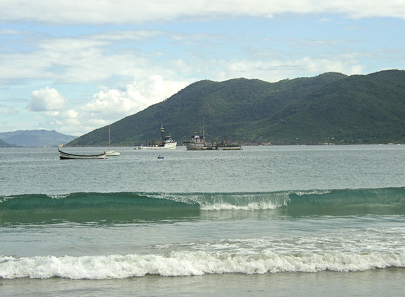 Praia do Pântano do Sul apresenta o maior índice de microrresíduos por m² | Foto: Reprodução/Wikimedia Commons