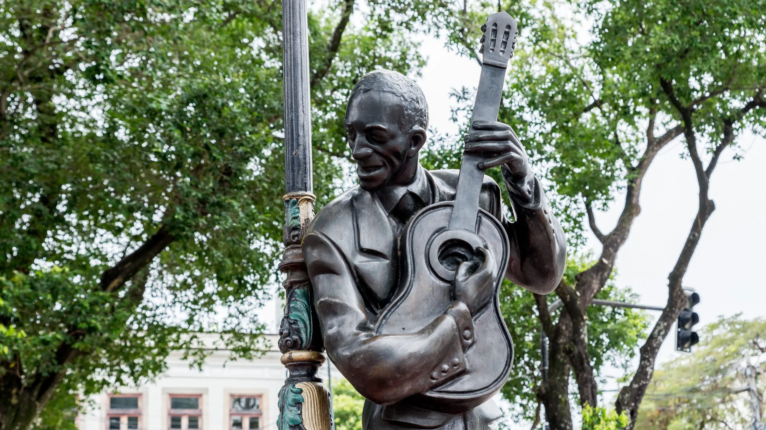 Monumento em homenagem a Ismael Silva, no Rio de Janeiro | Foto: Reprodução/Wikimedia Commons