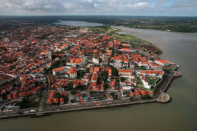A cidade é conhecida por seu centro histórico preservado, que é um dos maiores conjuntos de edifícios coloniais portugueses do Brasil | Foto: Reprodução/Wikimedia Commons